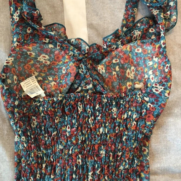 Floral padded halter ruffle top size medium - Picture 11 of 17